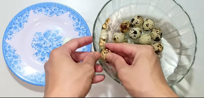 Peel the quail eggs (128).