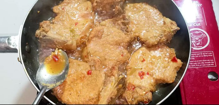 Add another spoonful of fish sauce and stir well.