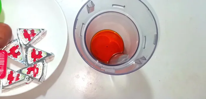 Prepare the sauce: In a blender, combine annatto oil, seasoning powder, royal jelly, eggs, and mayonnaise. Blend until smooth. Add milk (approximately 2 tablespoons).