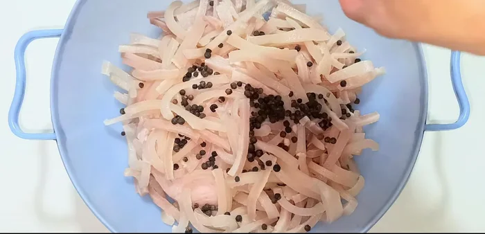 Season with sugar, MSG, seasoning powder, and fish sauce. Mix well until evenly seasoned.