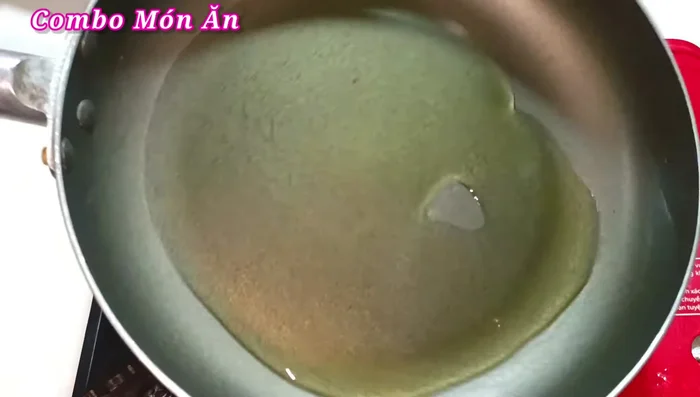 Heat cooking oil in a frying pan over medium heat. Add the chopped shallots and fry until fragrant.