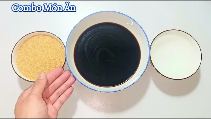 Prepare the soy sauce mixture: Combine 250g brown sugar, 400ml soy sauce, 200ml filtered water, 1 teaspoon of salt, minced garlic, and chili peppers in a pot. Cook until the sugar dissolves.