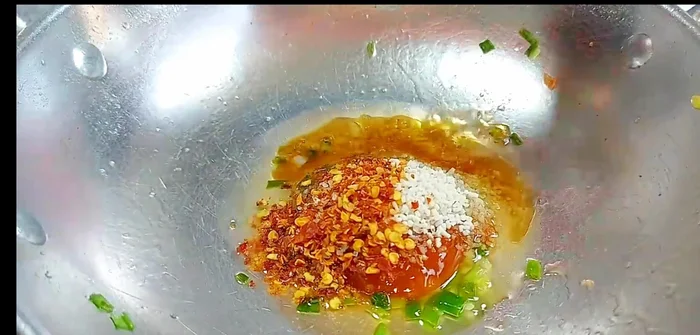 In the same pan, make chili salt sauce: add chili sauce, sugar, vegetarian seasoning, chili powder, vegetarian fish sauce, and salt. Mix well and simmer until thickened.