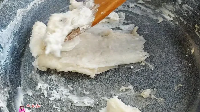 Let the flour dough cool slightly.