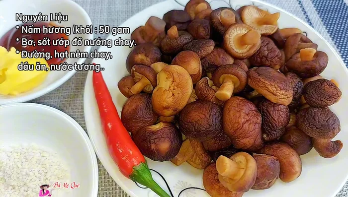 Soak dried shiitake mushrooms in water until softened. Boil for 5 minutes, rinse, and squeeze dry.