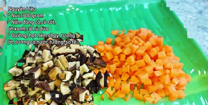Chop carrots and cut green beans and coconut tubers into small pieces. Prepare chili.
