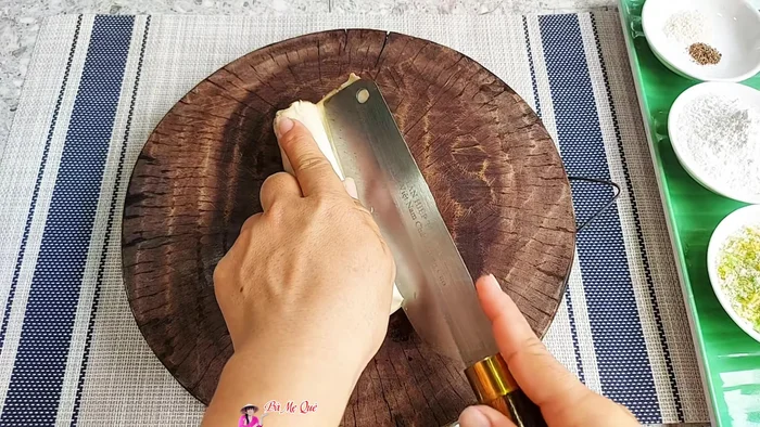 Let the mushrooms cool, then slice them into thick pieces (about 1 cm thick, or thinner if preferred) (63.199).