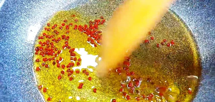 Heat the cooking oil in a pot. Add the pureed galangal and lemongrass. Stir-fry until fragrant and golden brown.