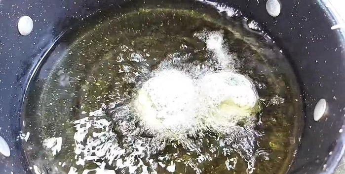 Fry the cauliflower in oil for about 1 minute. Remove, dip in the flour batter again, and fry until golden crispy.