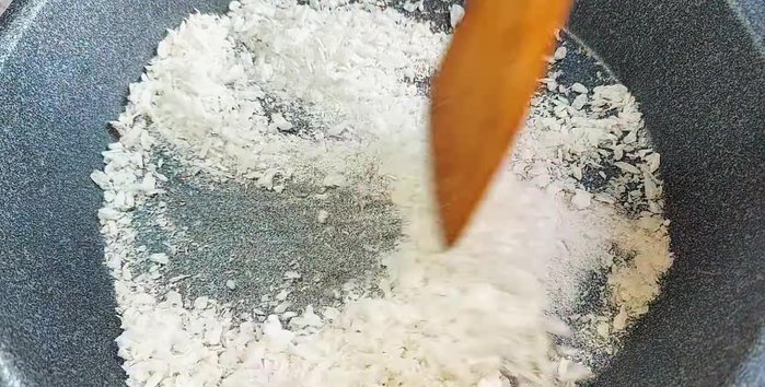 Prepare the salted snow: In a non-stick pan, stir-fry the instant porridge over low heat until it breaks apart easily when squeezed.