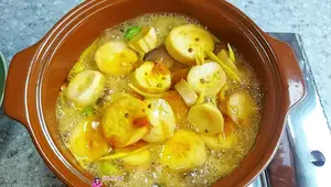 Steamed Oyster Mushrooms with Vegetarian Fish Sauce: A Delicious Vegan Recipe