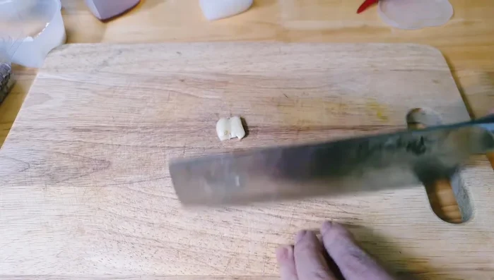 Prepare garlic and chili.