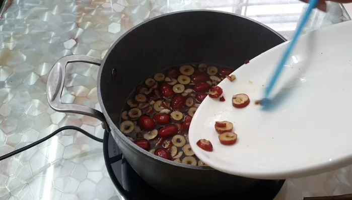 Add crushed red apples and cook for 15 minutes.