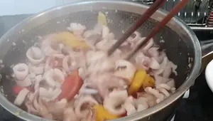 Stir-fried Squid with Garlic and Celery: A Delicious Recipe