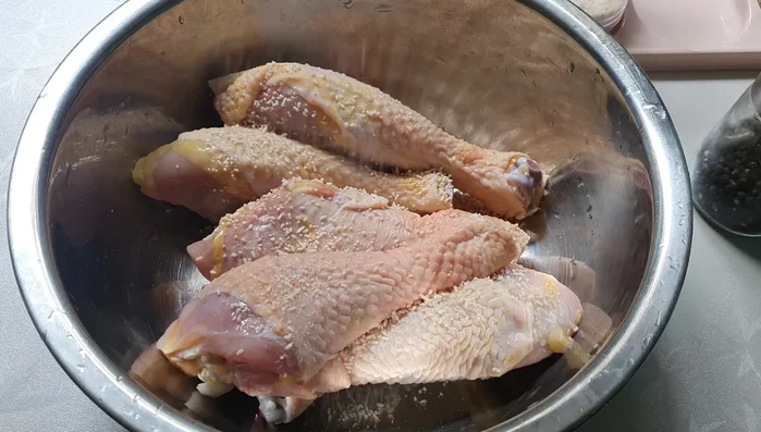Prepare the marinade: Mix flour, sugar, pepper, chopped onion and garlic. Marinate for 1-2 hours, then refrigerate.