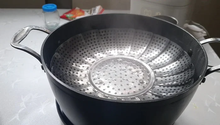 Steam chicken for 20 minutes.