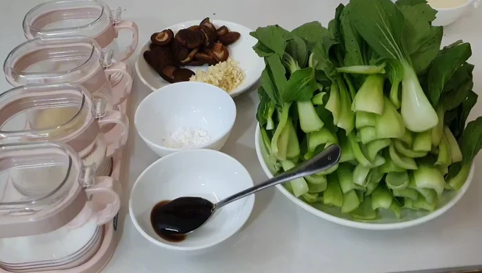 Wash and drain the cabbage.