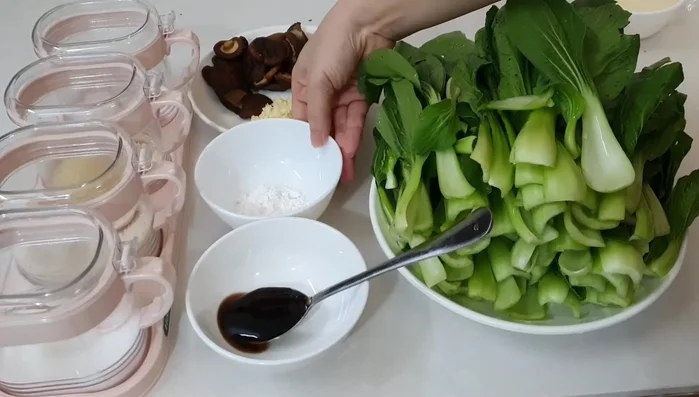 Mince the garlic.