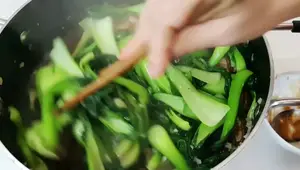 Crispy Stir-fried Cabbage with Shiitake Mushrooms - Restaurant-Style Recipe