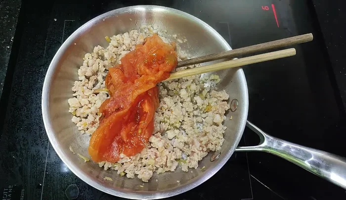 Boil the tomatoes, then remove the skin and chop them.