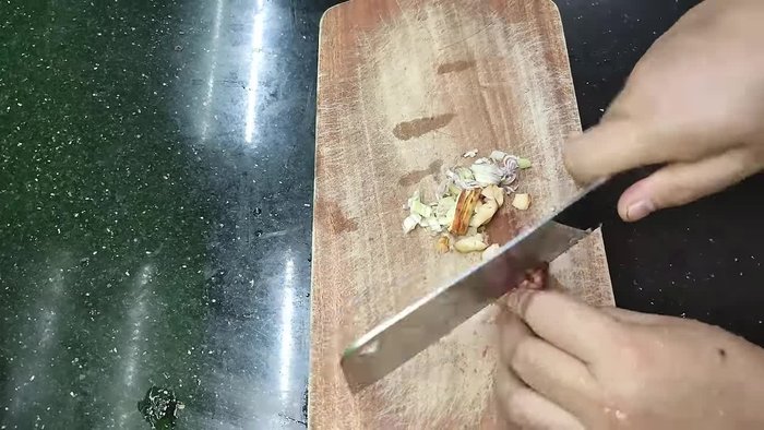 Chop the minced meat.