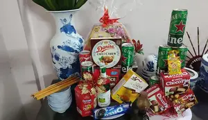 Simple & Beautiful Tet Altar Flower Arrangement