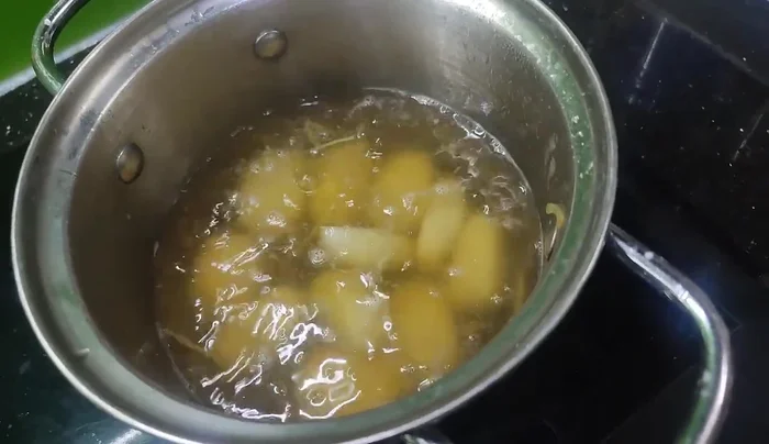 Add tapioca starch or bamboo shoot powder to thicken the mixture, cooking until it's done.