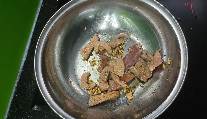 Add green vegetables or bean sprouts.