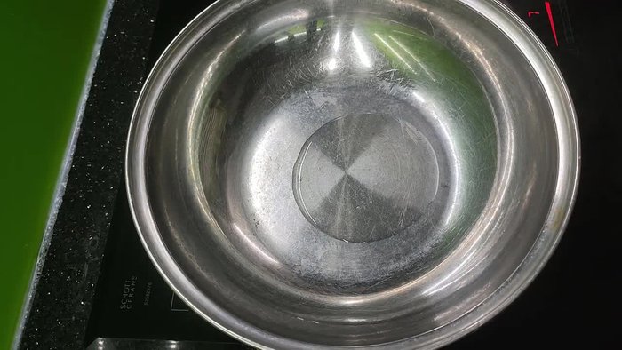 Add cooking oil to the pan.