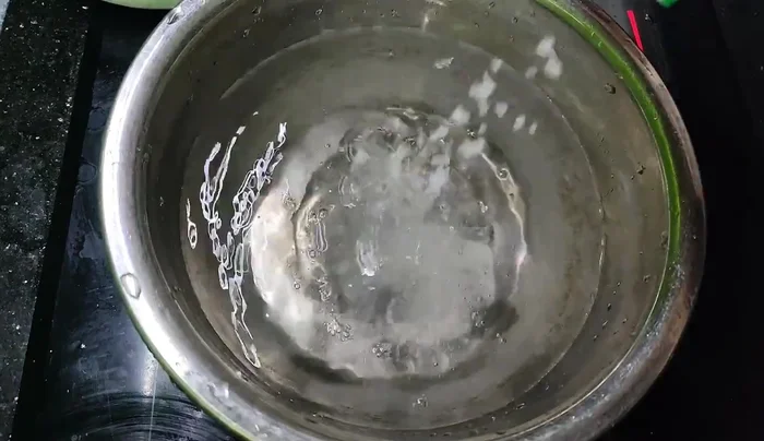 Cut the Dong Du cabbage and wash it thoroughly several times. Let it drain.