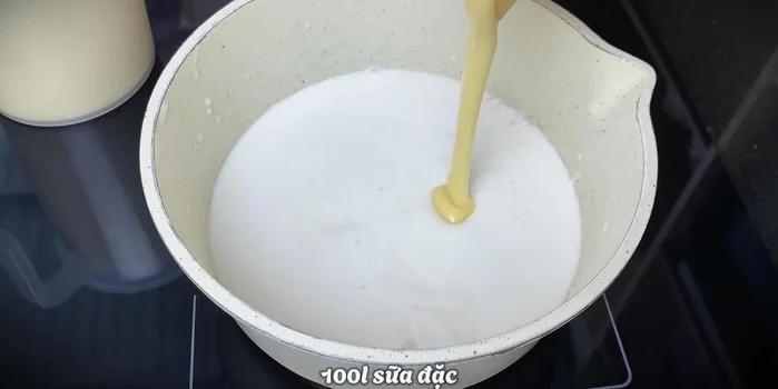 In a separate pot, combine 400ml coconut milk, 100ml condensed milk, and 1/3 teaspoon salt. Heat until melted, but do not boil.