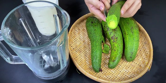 Peel and pit 1kg of avocados. Cut into small pieces and blend in batches until smooth.