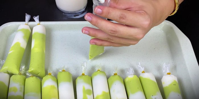 Layer the butter and coconut milk mixture in a piping bag or container.