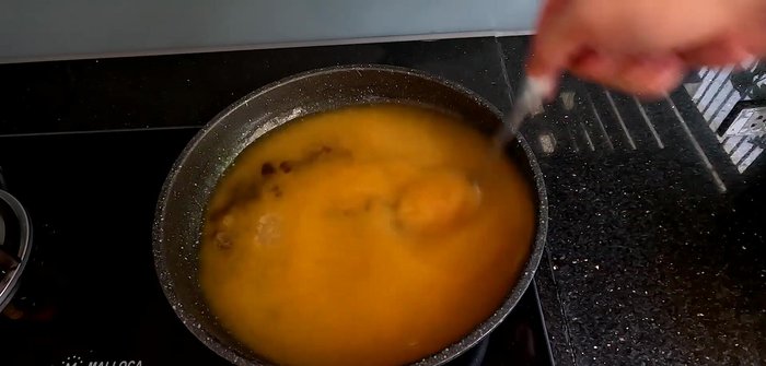 Cook over medium heat until the sugar dissolves and the orange juice boils (3-5 minutes).