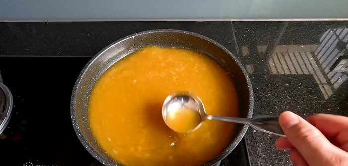 Add the grated American orange peel to the pan and cook for another 2-3 minutes. Turn off the heat and let cool completely.