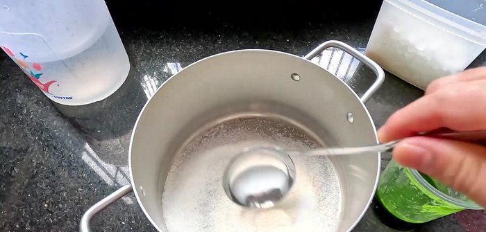 Mix agar powder (10g) with sugar (100g). Add 1L of water (or coconut water) and stir until dissolved.