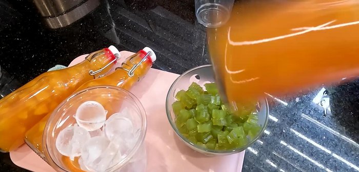 To serve, add ice to a glass. Pour in the orange syrup (dilute with water if desired). Top with pandan jelly.