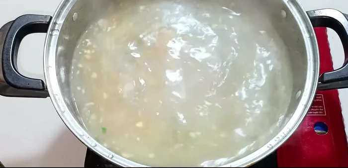 Add shrimp and seaweed, bring to a boil again, then simmer for 3 minutes. Remove any white foam that rises to the surface. (290.68)