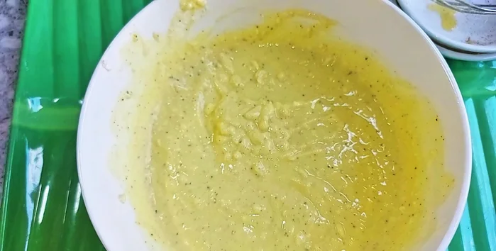Heat cooking oil in a square non-stick pan.