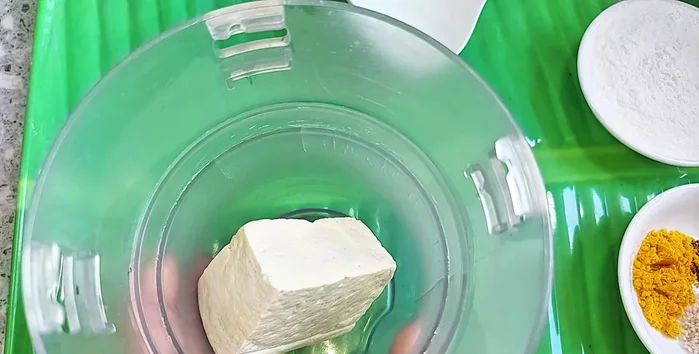 Grind the white tofu until smooth. Use firm white tofu, not soft tofu.