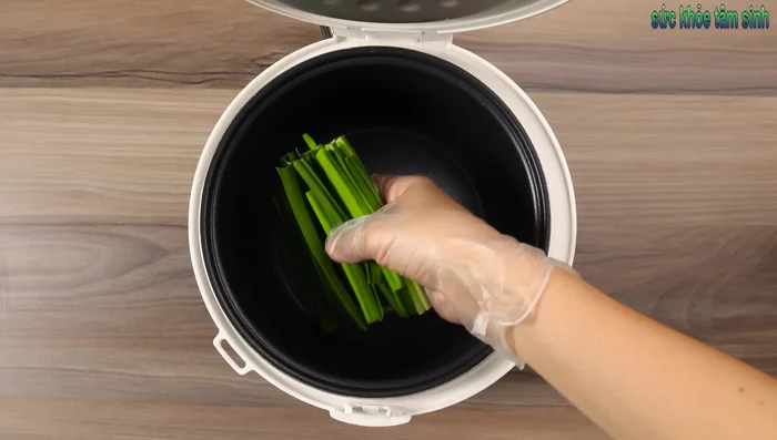 Add pandan leaves to the bottom of the rice cooker pot for fragrance and to prevent burning.