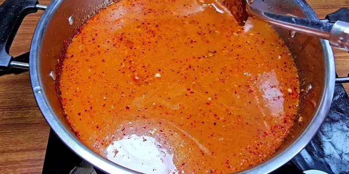 Add tamarind pulp: Add the tamarind pulp, stir well, and simmer until the sauce is thick and sticky.