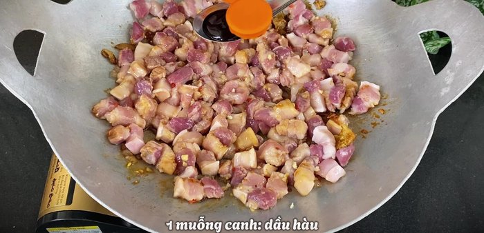 Add water, oyster sauce, and simmer: Add water to cover the meat, 1 tablespoon of oyster sauce, and stir well. Bring to a simmer.