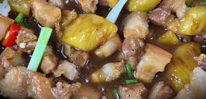 Fragrant Braised Pork Belly with Pineapple: A Delicious Recipe