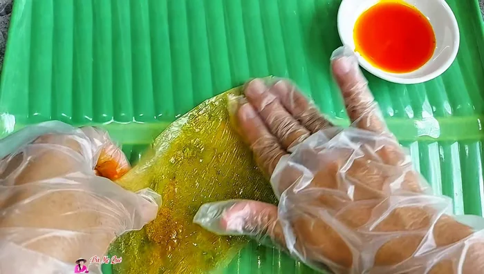 Apply a thin layer of oil to taro and/or Chinese eggplant leaves (121.24).