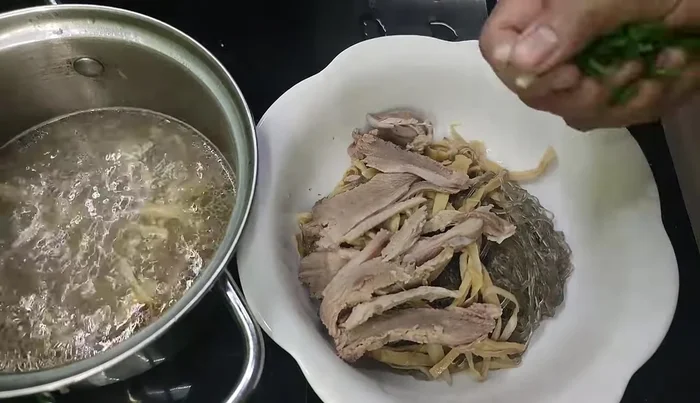 Add green onions, shiitake mushrooms, coriander, and MSG to the noodles.