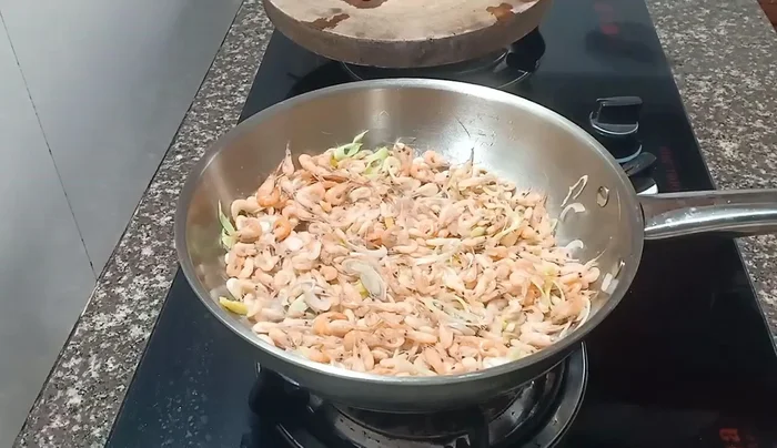 Add sugar to reduce fishy smell.