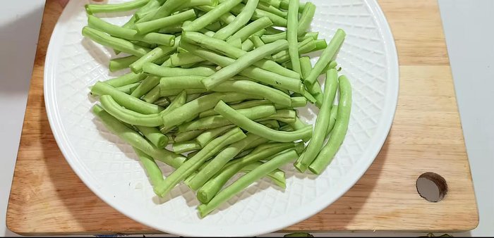 Wash the cut green beans again. (93.759)