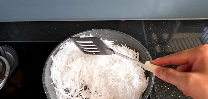 Stir-fry the shredded coconut for 5-7 minutes until fragrant.