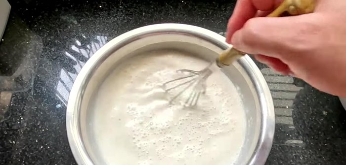 Stir well until the sugar and powder dissolve.